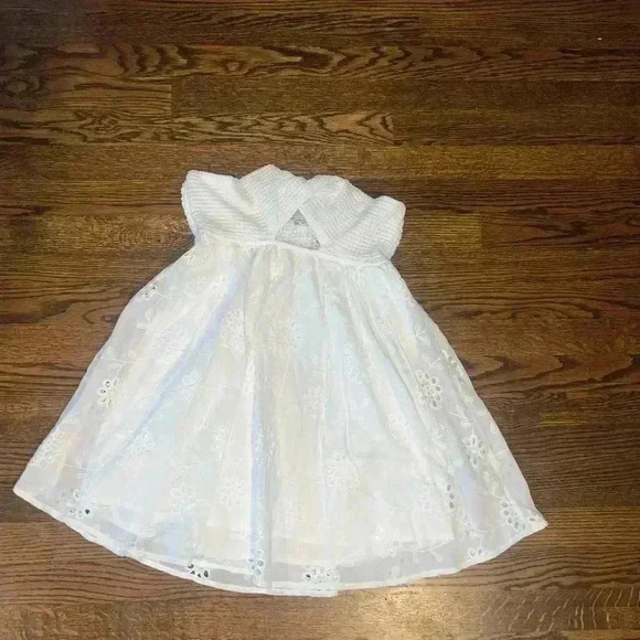 I’m selling a white strapless dress with tags still on. - Picture 1 of 3